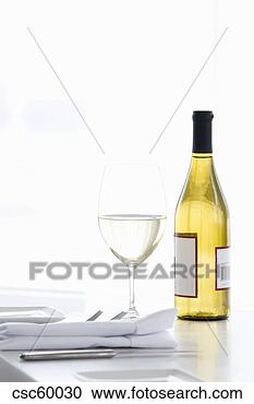 Arquivo de Fotografias - garrafa,  vinho, 
 logo,  vinho, 
 vidro. fotosearch 
- busca de fotos, 
imagens e clipart