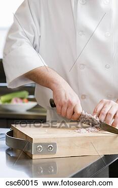 Banco de Imagem - macho,  cozinheiro, 
 corte,  cebola. 
fotosearch - busca 
de fotos, imagens 
e clipart