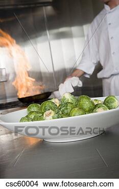 Banco de Imagem - prato,  bruxelas, 
 brotos,  cozinha. 
fotosearch - busca 
de fotos, imagens 
e clipart