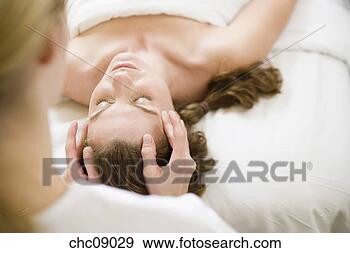 Arquivo Fotográficos - mulher,  recebendo, 
 facial,  massagem. 
fotosearch - busca 
de fotos, imagens 
e clipart