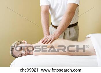 Arquivo de Fotografia - mulher,  recebendo, 
 massagem. fotosearch 
- busca de fotos, 
imagens e clipart