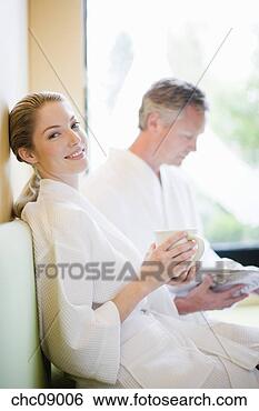 Banco de Imagem - par,  desgastar, 
 bathrobes. fotosearch 
- busca de fotos, 
imagens e clipart