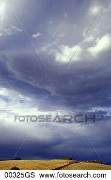 Stock Photo - southern tuscany, 
monte amiata, 
near castell' 
azzara, italy. 
fotosearch - search 
stock photos, 
pictures, images, 
and photo clipart