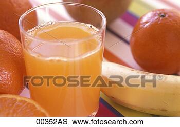 Banco de Imagem - vidro,  fresco, 
 laranja,  suco, 
 frutas,  backround. 
fotosearch - busca 
de fotos, imagens 
e clipart