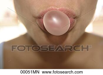 Banco de Imagem - mulher,  chewing, 
 gengiva,  bolha. 
fotosearch - busca 
de fotos, imagens 
e clipart