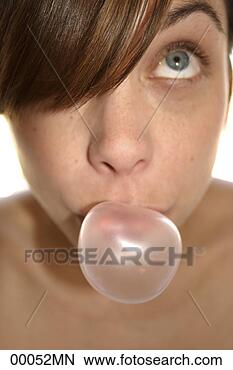 Banco de Imagem - mulher,  chewing, 
 gengiva,  bolha. 
fotosearch - busca 
de fotos, imagens 
e clipart