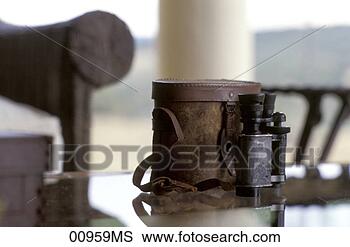 Banco de Imagem - binóculos,   gorah, 
  elefante,   
acampamento,  
 addo,   elefante. 
fotosearch - busca 
de fotos, imagens 
e clipart