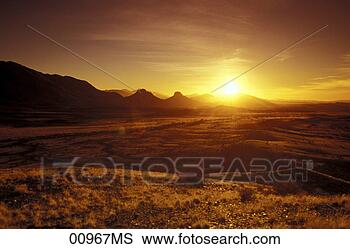 Banco de Imagem - pôr do sol,   
trapsumtjies, 
  montanhas,  
 camelion,   montanhas. 
fotosearch - busca 
de fotos, imagens 
e clipart