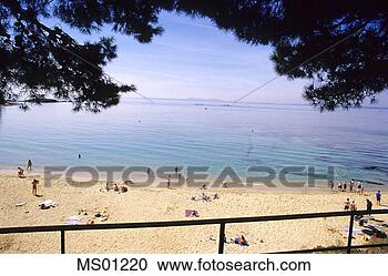 Arquivo de Fotografias - pessoas,   canyelles, 
  petites,   rosas, 
  costa,   brava. 
fotosearch - busca 
de fotos, imagens 
e clipart