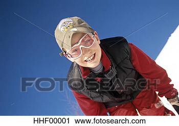 Arquivo de Fotografia - menino,  desfrutando, 
 inverno. fotosearch 
- busca de fotos, 
imagens e clipart