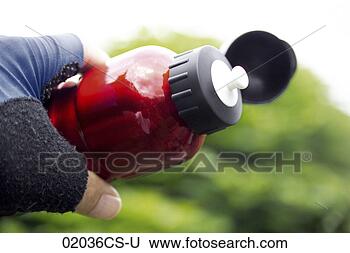 Banco de Imagem - biker,  segurando, 
 drinking-bottle. 
fotosearch - busca 
de fotos, imagens 
e clipart
