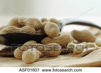 Foto - amendoins,  close-up. 
fotosearch - busca 
de fotos, imagens 
e clipart