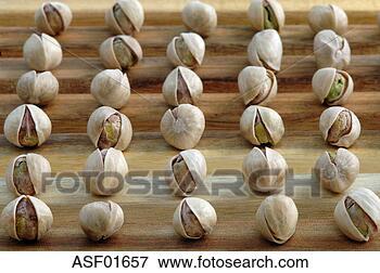 Foto - pistacho,  nozes, 
 close-up. fotosearch 
- busca de fotos, 
imagens e clipart
