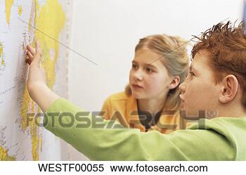Banco de Imagem - menino,  menina, 
 olhar,  atlas, 
 lado,  vista. 
fotosearch - busca 
de fotos, imagens 
e clipart