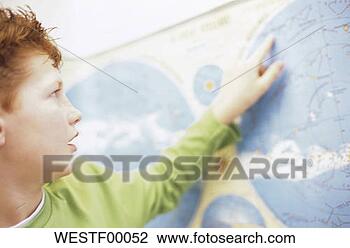 Banco de Imagem - menino,  olhar, 
 mundo,  mapa. 
fotosearch - busca 
de fotos, imagens 
e clipart