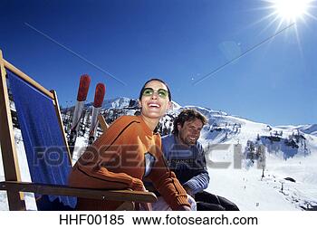 Banco de Imagem - par,  relaxante, 
 deckchair,  alpes, 
 sorrindo. fotosearch 
- busca de fotos, 
imagens e clipart