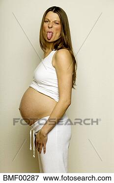 Foto - mulher,  língua, 
 saída,  retrato. 
fotosearch - busca 
de fotos, imagens 
e clipart
