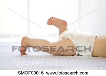Banco de Imagem - bebê,   menino, 
  6-12,   meses, 
  mentindo,   
barriga,   detalhe. 
fotosearch - busca 
de fotos, imagens 
e clipart
