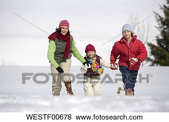 Banco de Imagem - áustria,  meninas, 
 executando,  
neve,  sorrindo. 
fotosearch - busca 
de fotos, imagens 
e clipart