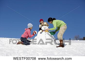 Banco de Imagem - áustria,  meninas, 
 fazer,  boneco 
neve,  baixo, 
 ângulo,  vista. 
fotosearch - busca 
de fotos, imagens 
e clipart