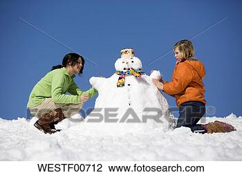 Banco de Imagem - áustria,  meninas, 
 fazer,  boneco 
neve,  lado,  
vista. fotosearch 
- busca de fotos, 
imagens e clipart