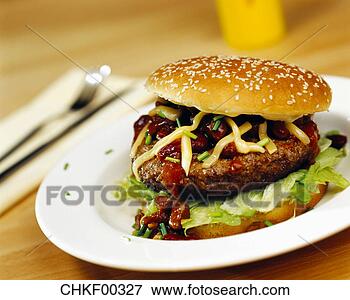 صور هام برجر Hamburger-plate-close-up_~CHKF00327