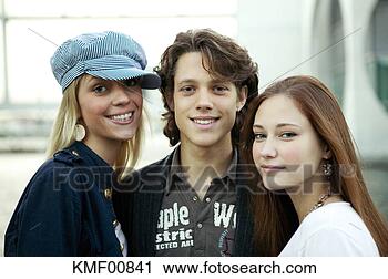 Arquivo de Fotografia - jovem,  dois, 
 jovem,  mulheres, 
 retrato. fotosearch 
- busca de fotos, 
imagens e clipart