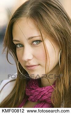 Banco de Imagem - jovem,  mulher, 
 retrato. fotosearch 
- busca de fotos, 
imagens e clipart