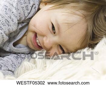 Banco de Imagem - bebê,  menina, 
 portrat. fotosearch 
- busca de fotos, 
imagens e clipart