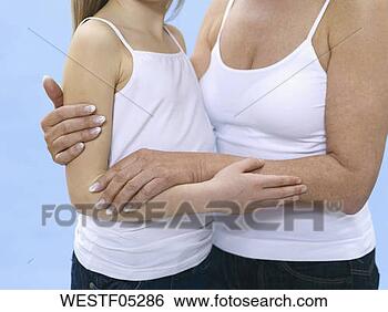 Banco de Imagem - mulher,  abraçar, 
 criança. fotosearch 
- busca de fotos, 
imagens e clipart