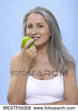 Banco de Imagem - mulher,  segurando, 
 verde,  maçã, 
 retrato. fotosearch 
- busca de fotos, 
imagens e clipart