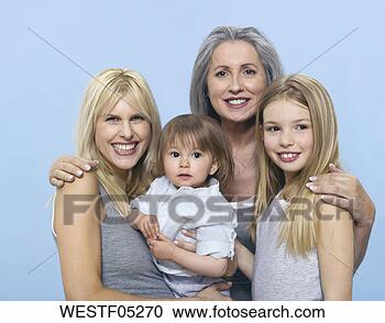 Arquivo de Fotografias - sênior,  mulher, 
 filha,  grandioso, 
 crianças,  retrato. 
fotosearch - busca 
de fotos, imagens 
e clipart