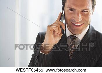 Banco de Imagem - negócio,  usando, 
 móvel,  telefone, 
 close-up. fotosearch 
- busca de fotos, 
imagens e clipart