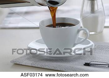 Banco de Imagem - café,  despejado, 
 copo,  close-up. 
fotosearch - busca 
de fotos, imagens 
e clipart