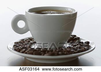 Banco de Imagem - copo,  café,  
assado,  feijões, 
 close-up. fotosearch 
- busca de fotos, 
imagens e clipart