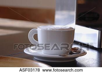 Banco de Imagem - copo,  cappuccino, 
 close-up. fotosearch 
- busca de fotos, 
imagens e clipart