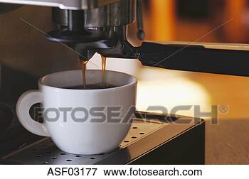 Foto - espresso,  máquina, 
 assalte,  close-up. 
fotosearch - busca 
de fotos, imagens 
e clipart
