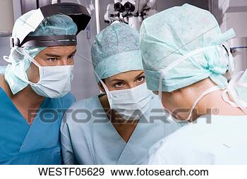 Arquivo Fotográficos - cirurgia,  equipe, 
 operando,  sala. 
fotosearch - busca 
de fotos, imagens 
e clipart