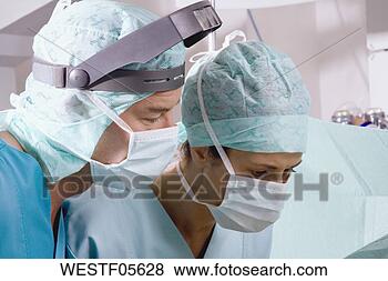 Banco de Imagem - cirurgião,  cirúrgico, 
 enfermeira,  
operação,  sala. 
fotosearch - busca 
de fotos, imagens 
e clipart