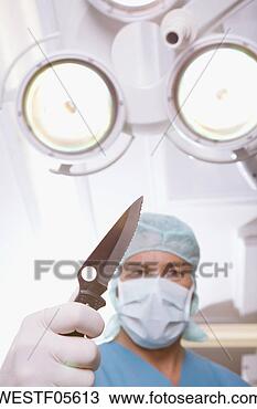 Banco de Imagem - cirurgião,  cirurgiões, 
 faca. fotosearch 
- busca de fotos, 
imagens e clipart