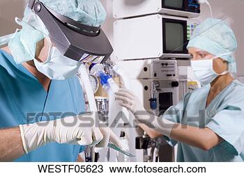 Banco de Imagem - cirurgião,  operando, 
 sala. fotosearch 
- busca de fotos, 
imagens e clipart