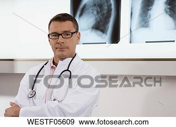 Arquivo Fotográficos - doutor,  estetoscópio. 
fotosearch - busca 
de fotos, imagens 
e clipart