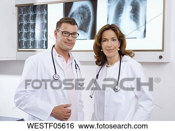 Banco de Imagem - femininas,  doutor, 
 macho,  doutor. 
fotosearch - busca 
de fotos, imagens 
e clipart
