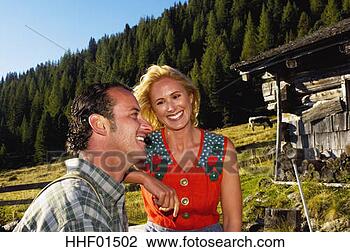 Banco de Imagem - par,  montanha, 
 pasto,  retrato. 
fotosearch - busca 
de fotos, imagens 
e clipart