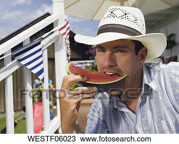 Banco de Imagem - comer,  melancia, 
 close-up. fotosearch 
- busca de fotos, 
imagens e clipart