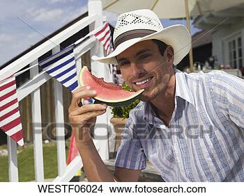 Banco de Imagem - comer,  melancia, 
 close-up. fotosearch 
- busca de fotos, 
imagens e clipart