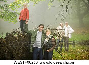 Arquivo de Fotografias - alemanha,  baden-württemberg, 
 swabian,  montanhas, 
 família,  andar. 
fotosearch - busca 
de fotos, imagens 
e clipart