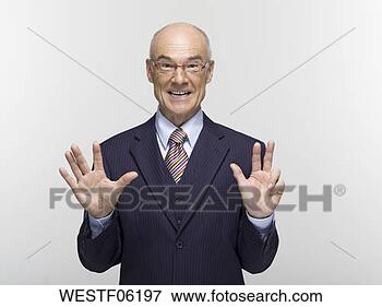 Foto - homem negócios, 
 fazer,  mão, 
 gesto,  retrato. 
fotosearch - busca 
de fotos, imagens 
e clipart