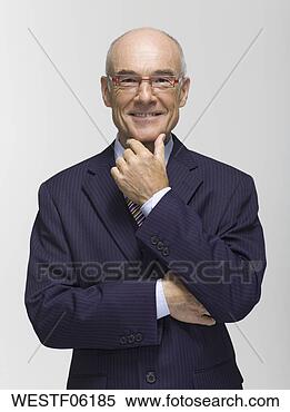 Banco de Imagem - homem negócios, 
 mão,  queixo, 
 retrato. fotosearch 
- busca de fotos, 
imagens e clipart