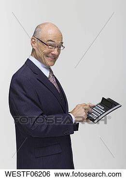 Banco de Imagem - homem negócios, 
 segurando,  calculadora, 
 retrato. fotosearch 
- busca de fotos, 
imagens e clipart